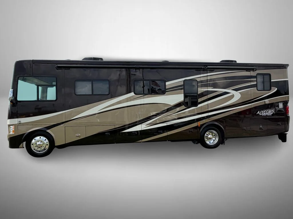 Used 2014  Tiffin  image 6
