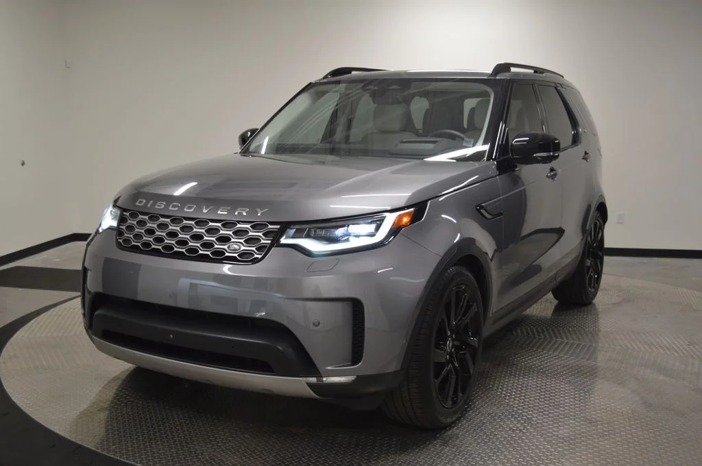 2025 Land Rover Discovery P300 S's photo