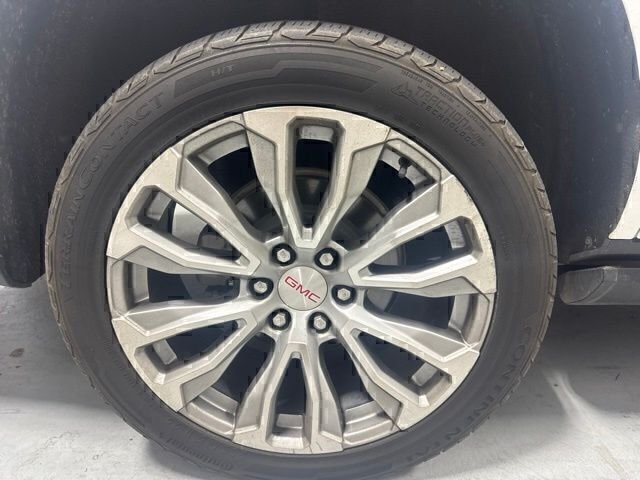 Used 2021 White GMC Denali image 6