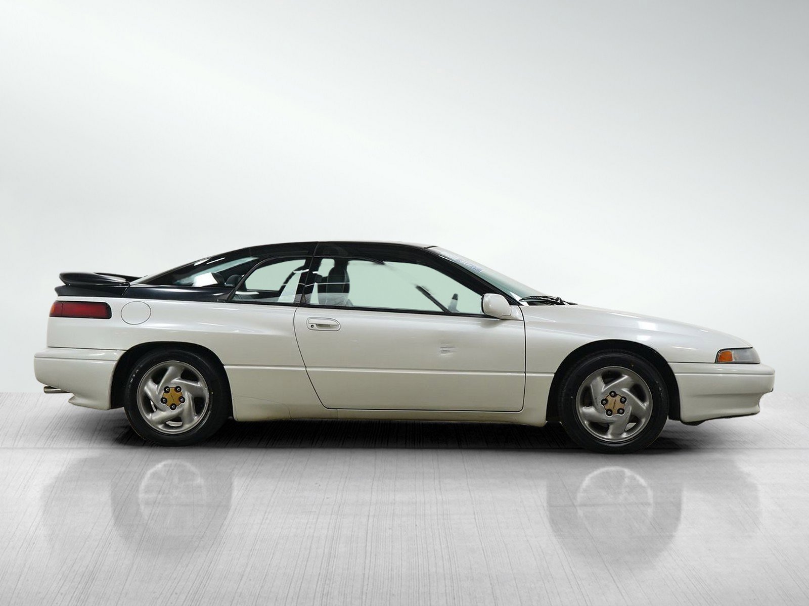 Used 1992 White Subaru  image 6
