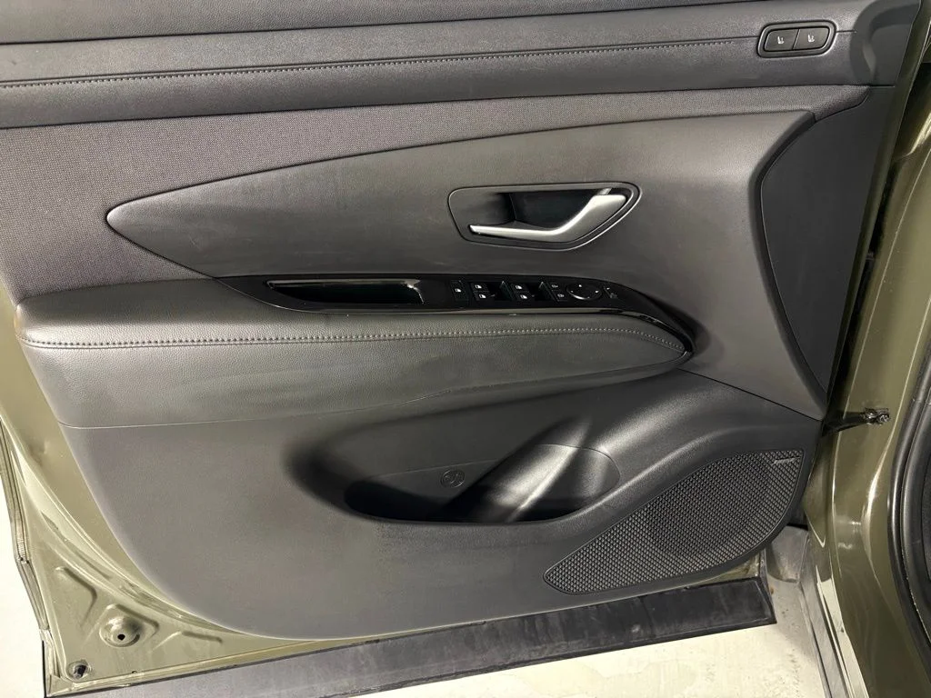 Used 2025 Green Hyundai Limited image 14