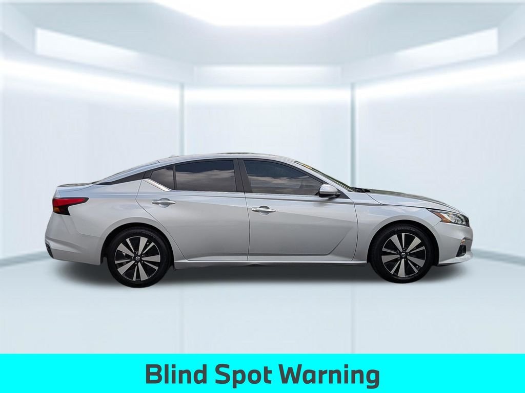 Used 2022 Silver Nissan 2.5 SV image 9