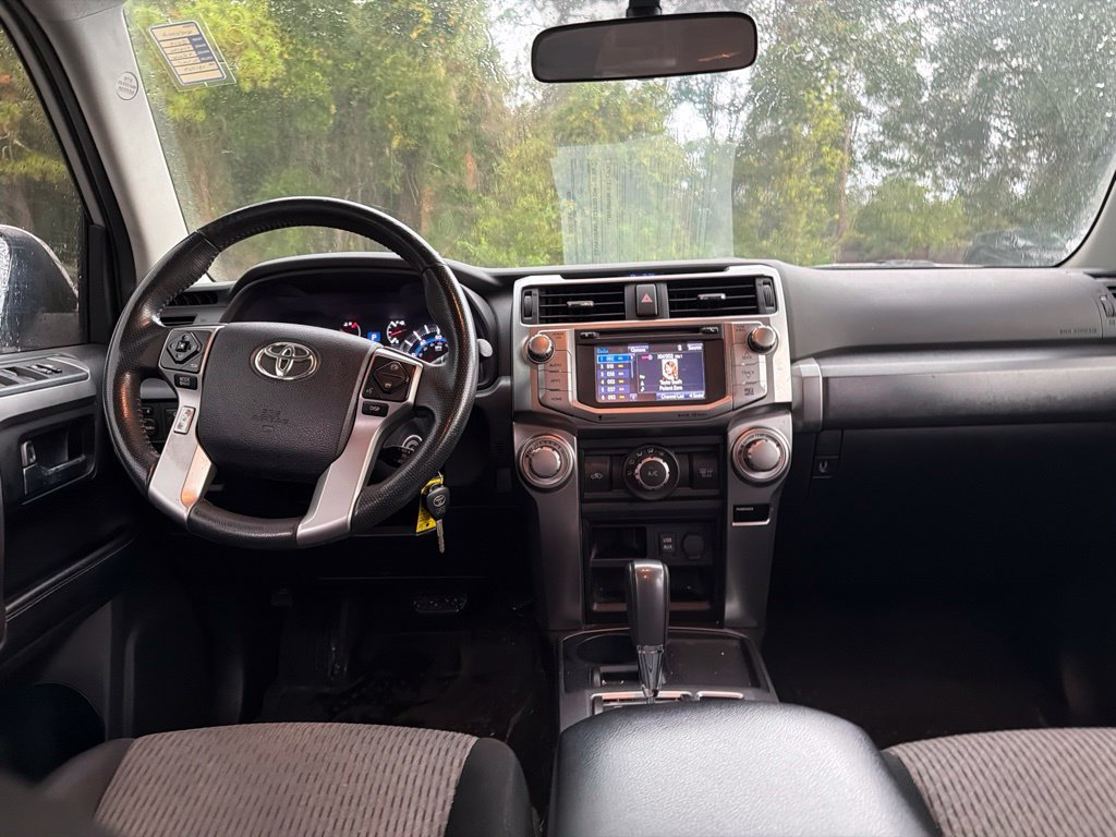 Used 2018 Classic Silver Metallic Toyota SR5 image 23