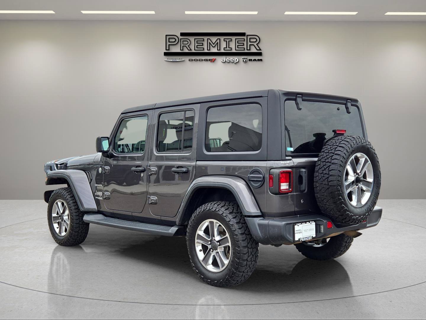 Used 2020 Gray Jeep Sahara image 10