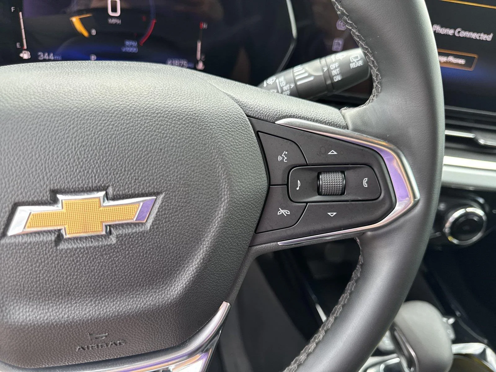 Used 2025 Summit White Chevrolet LT image 22
