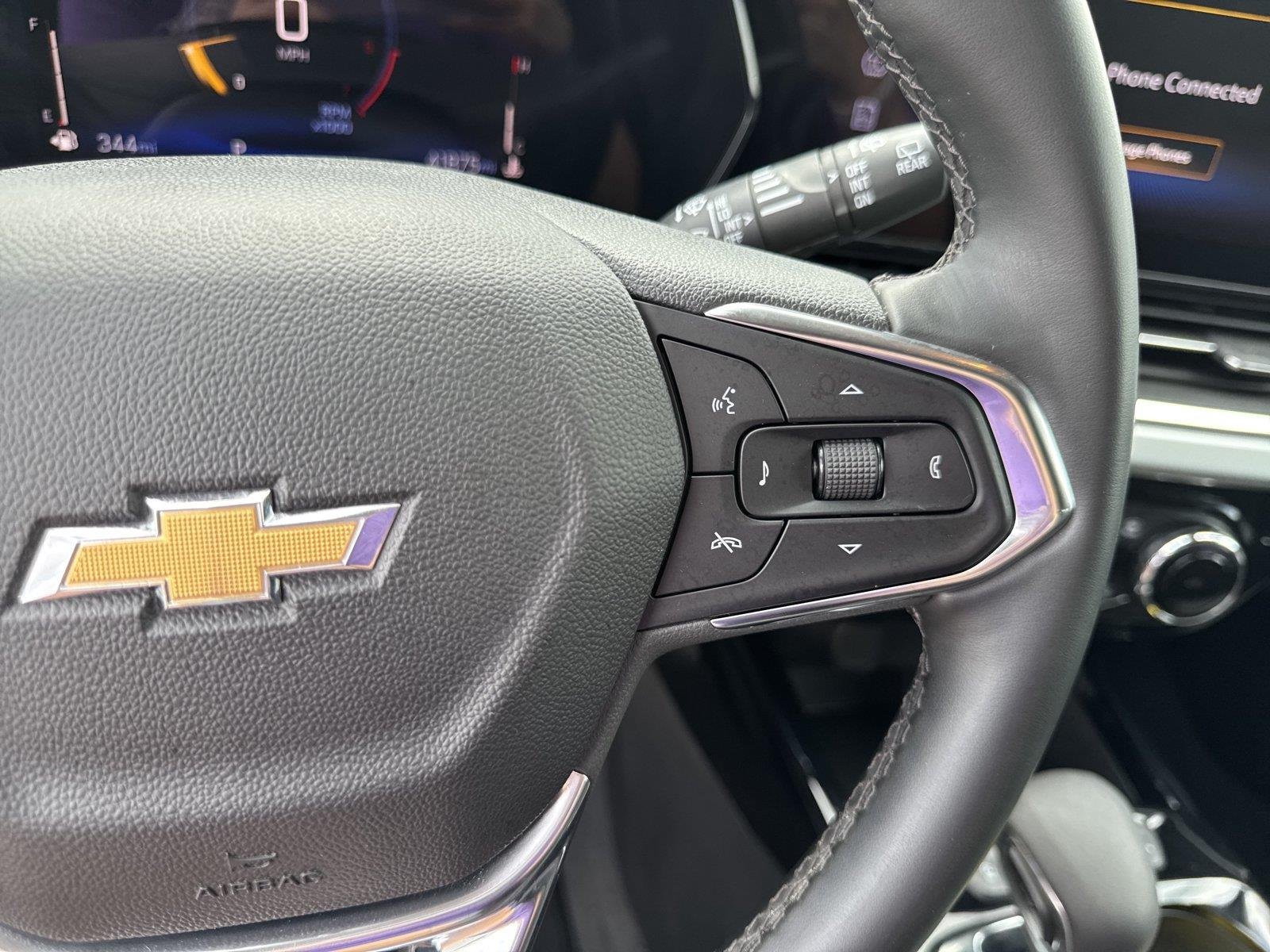 Used 2025 Summit White Chevrolet LT image 22