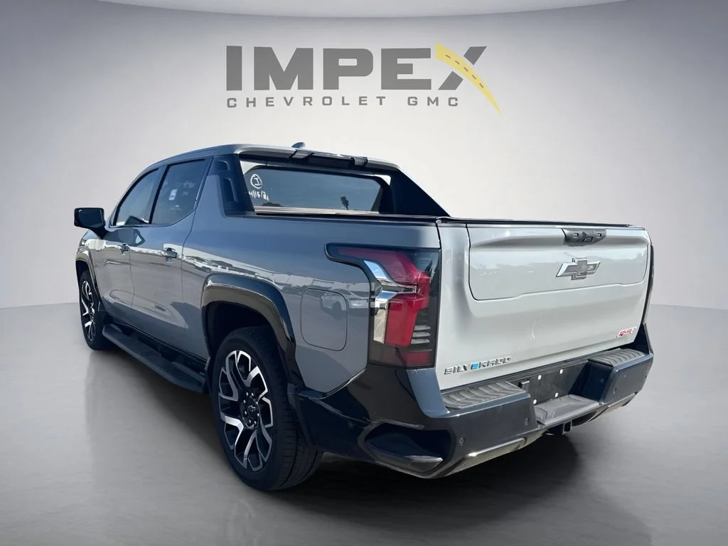 Used 2025 Slate Gray Metallic Chevrolet RST - Max Range image 3
