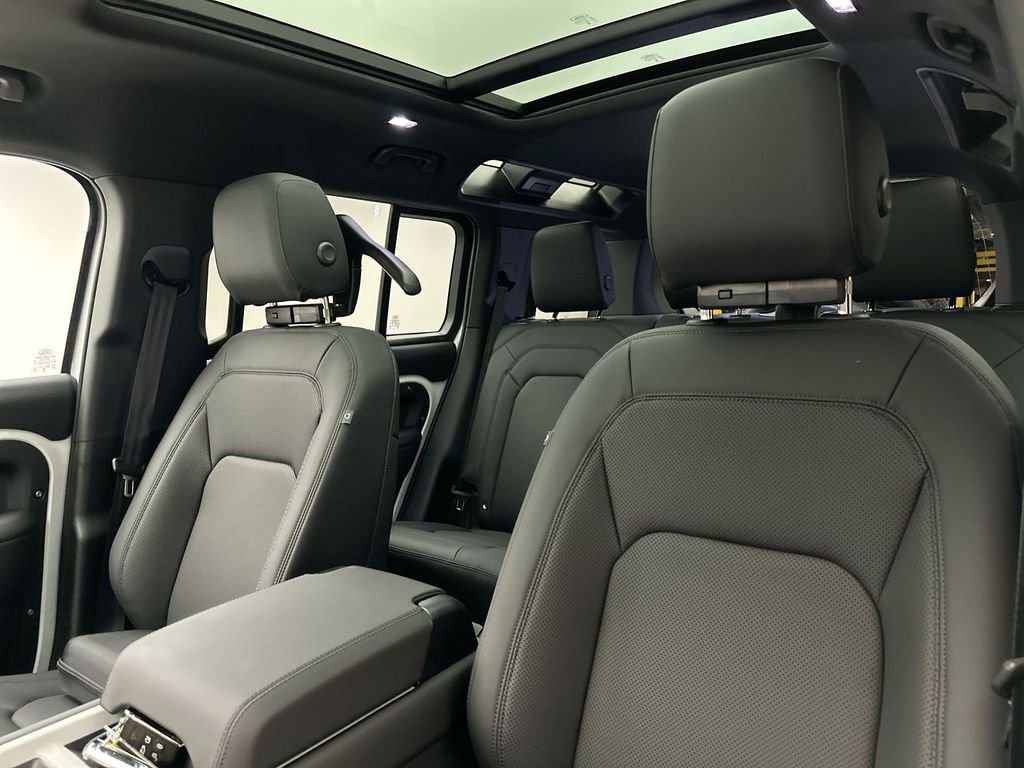 Used 2025 Fuji White Land Rover S image 9