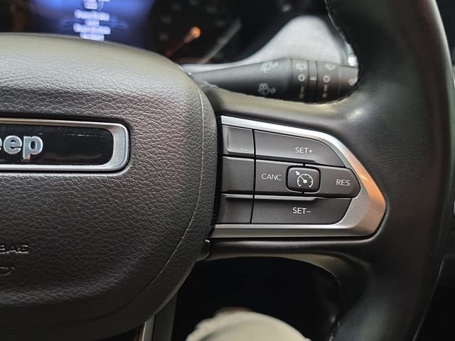 Used 2022 Silver Jeep Latitude Lux image 17