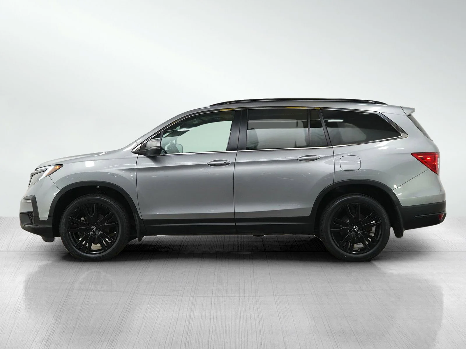 Used 2022 Honda Pilot SE with VIN 5FNYF6H21NB044527 for sale in Burnsville, Minnesota