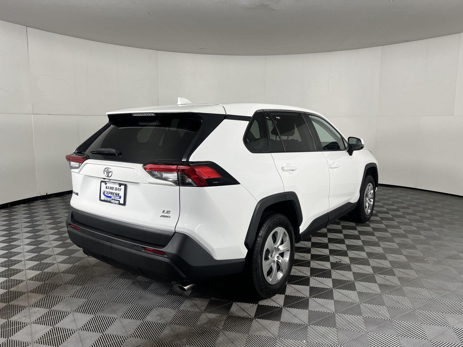 Used 2023 Ice Cap Toyota LE image 9
