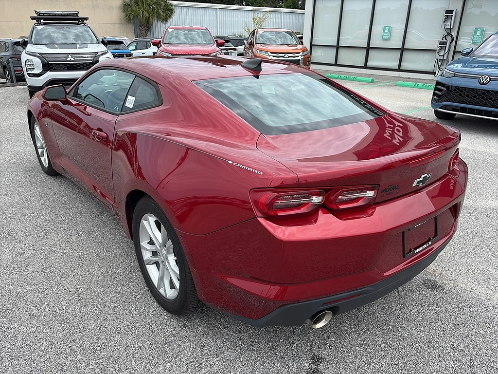 Used 2023 Radiant Red Tintcoat Chevrolet  image 6