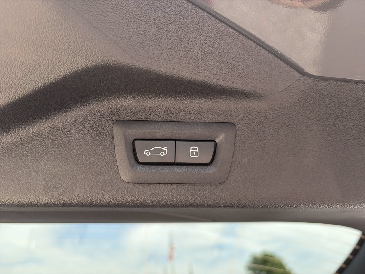 New 2027 Dravit Grey Metallic BMW xDrive40i image 36
