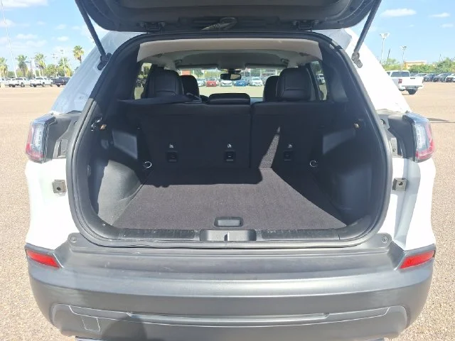Used 2022 White Jeep Latitude Lux image 19
