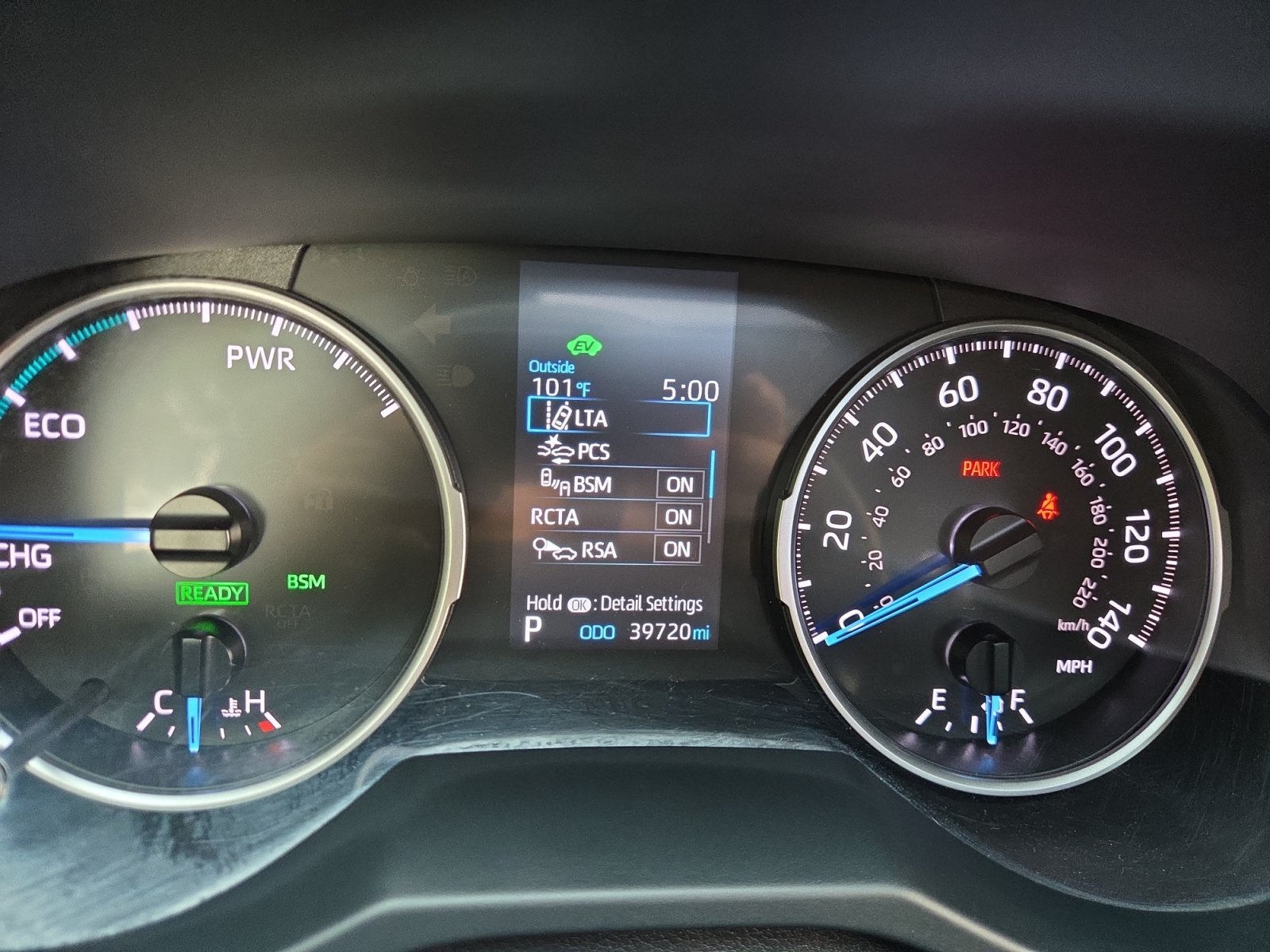 2022 Toyota RAV4 SE - Photo 20