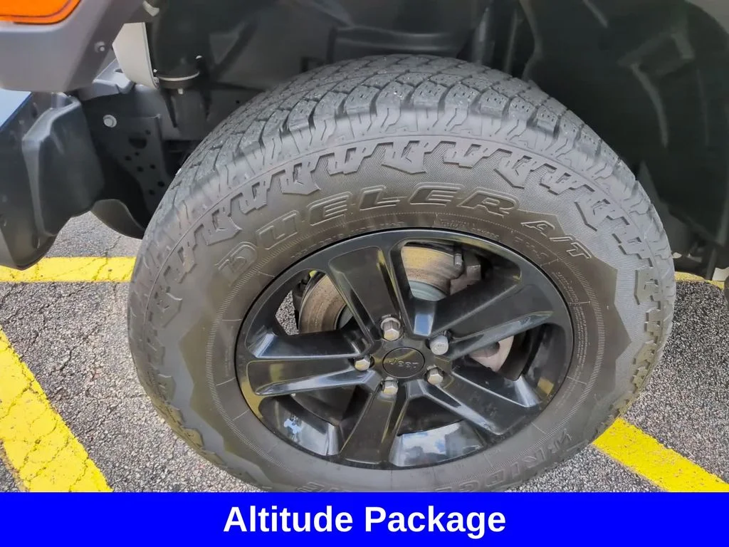 Used 2023 White Jeep Altitude image 12