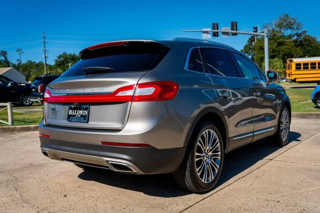 Used 2016 Luxe Metallic Lincoln Reserve image 18