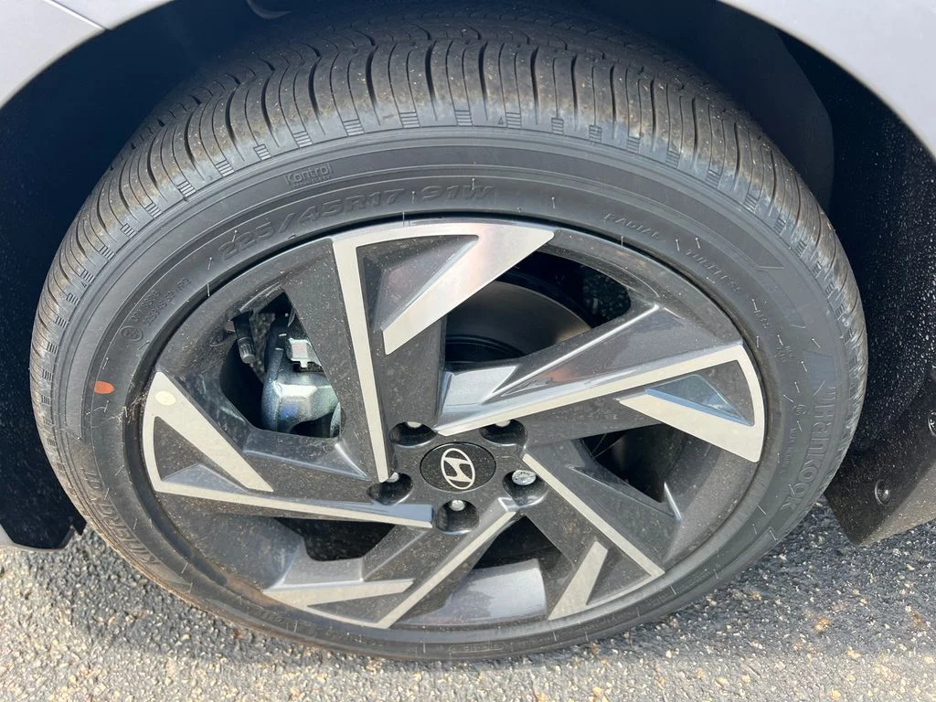 2025 Hyundai Elantra Blue - Photo 11
