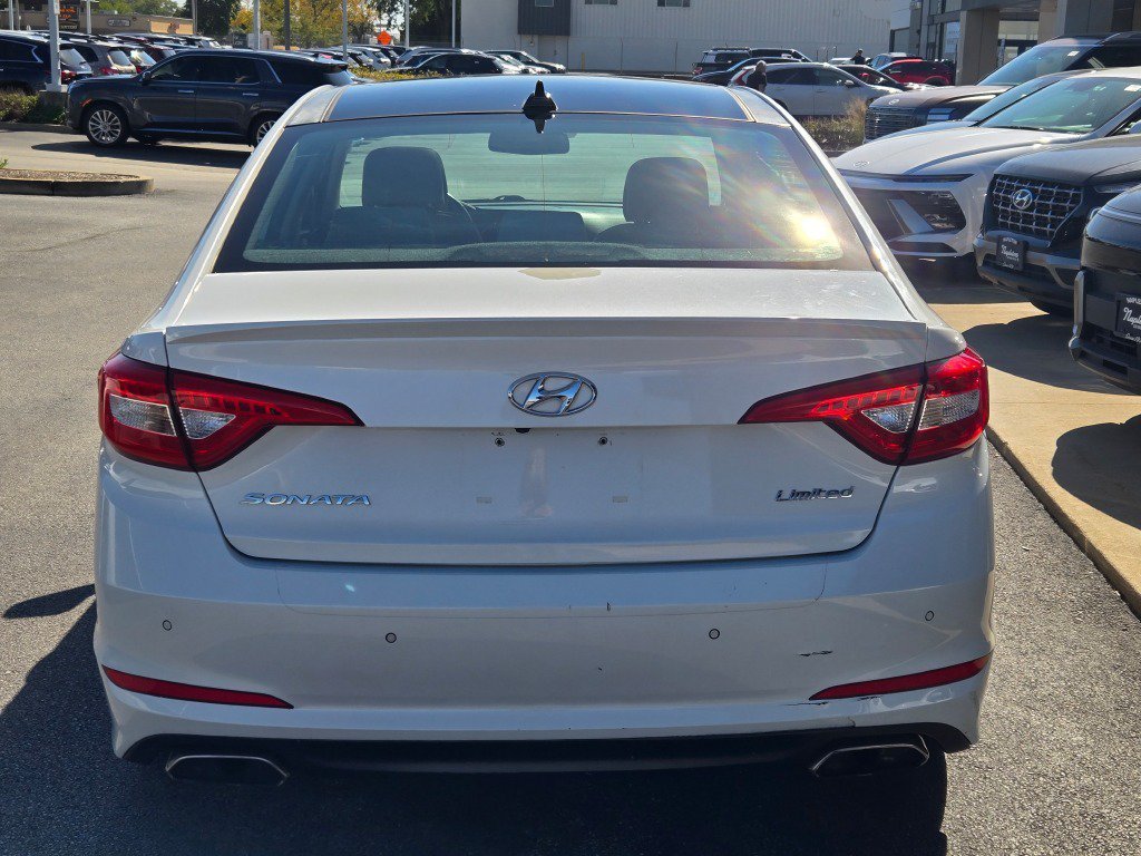 Used 2016 Quartz White Pearl Hyundai Limited image 11