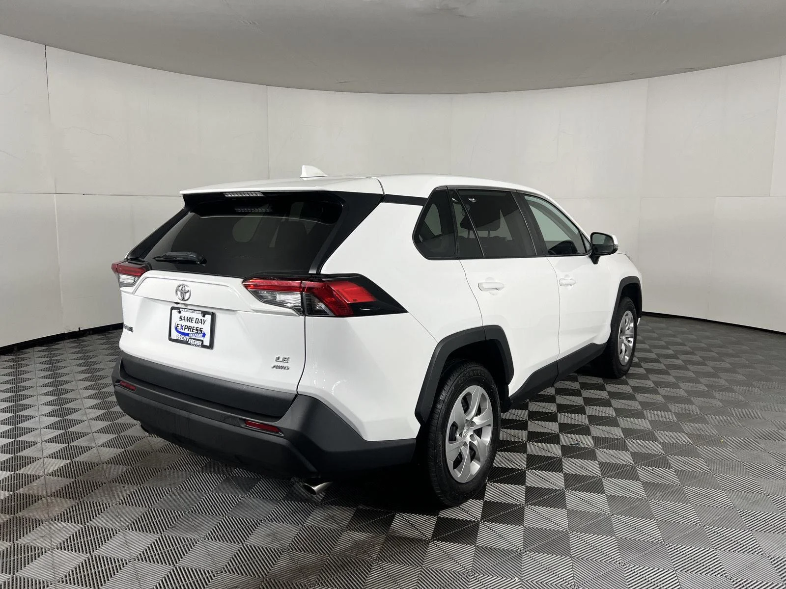 Used 2023 Ice Cap Toyota LE image 9