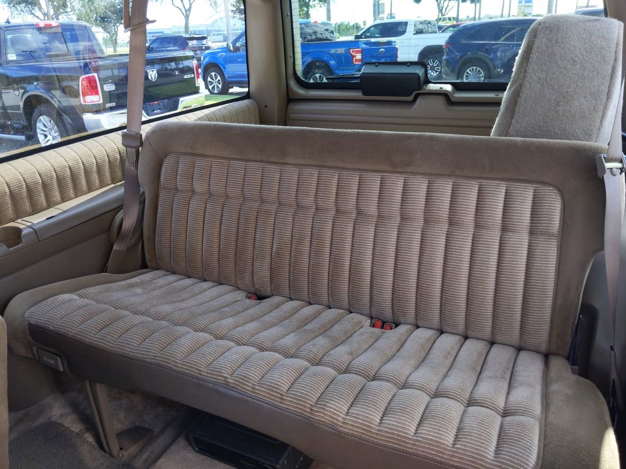 Used 1994 ONYX BLACK/LIGHT AUTUMNWOOD GMC 2DR 1500 4WD image 12