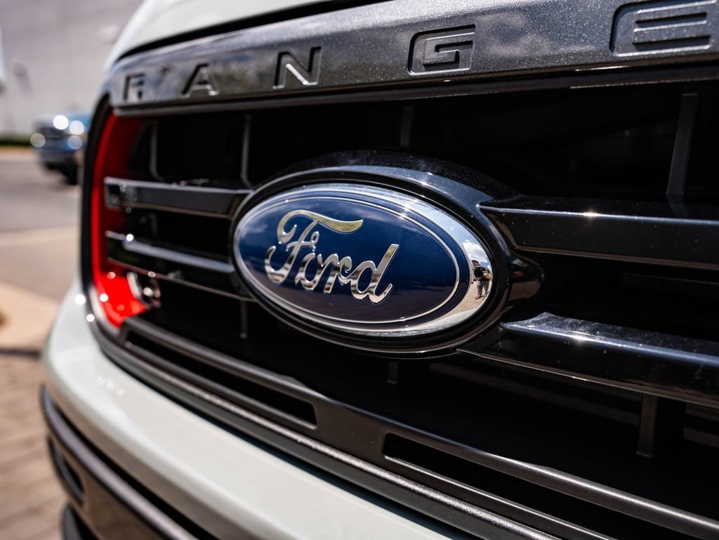 Used 2021 Cactus Gray Ford Lariat image 3