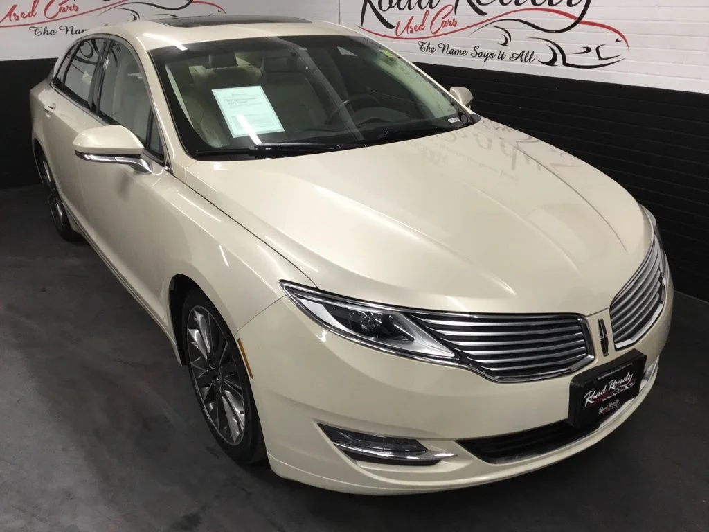 Used 2015 Silver Lincoln Base image 2