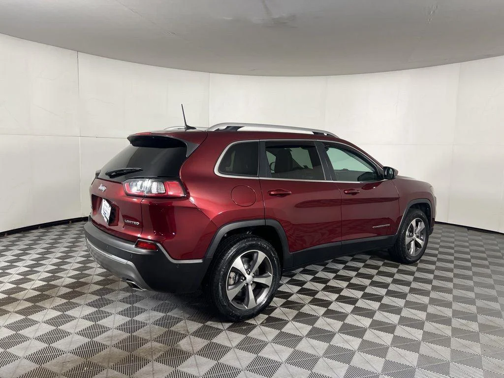 Used 2021 Velvet Red Pearlcoat Jeep Limited image 8
