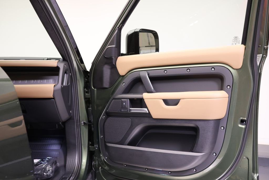 New 2026 Woolstone Green Land Rover X image 36
