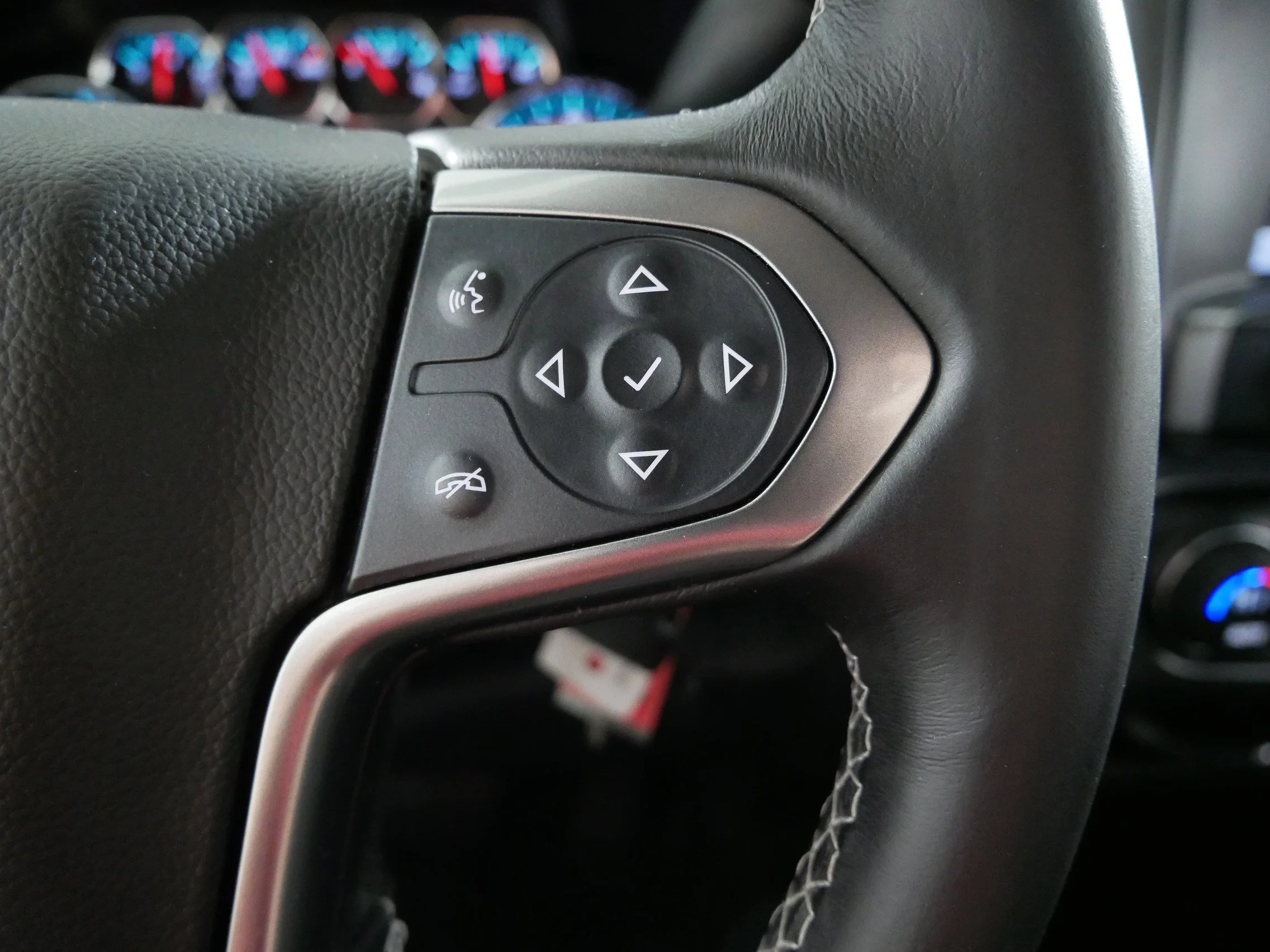 Used 2015 Brownstone Metallic Chevrolet LT image 28