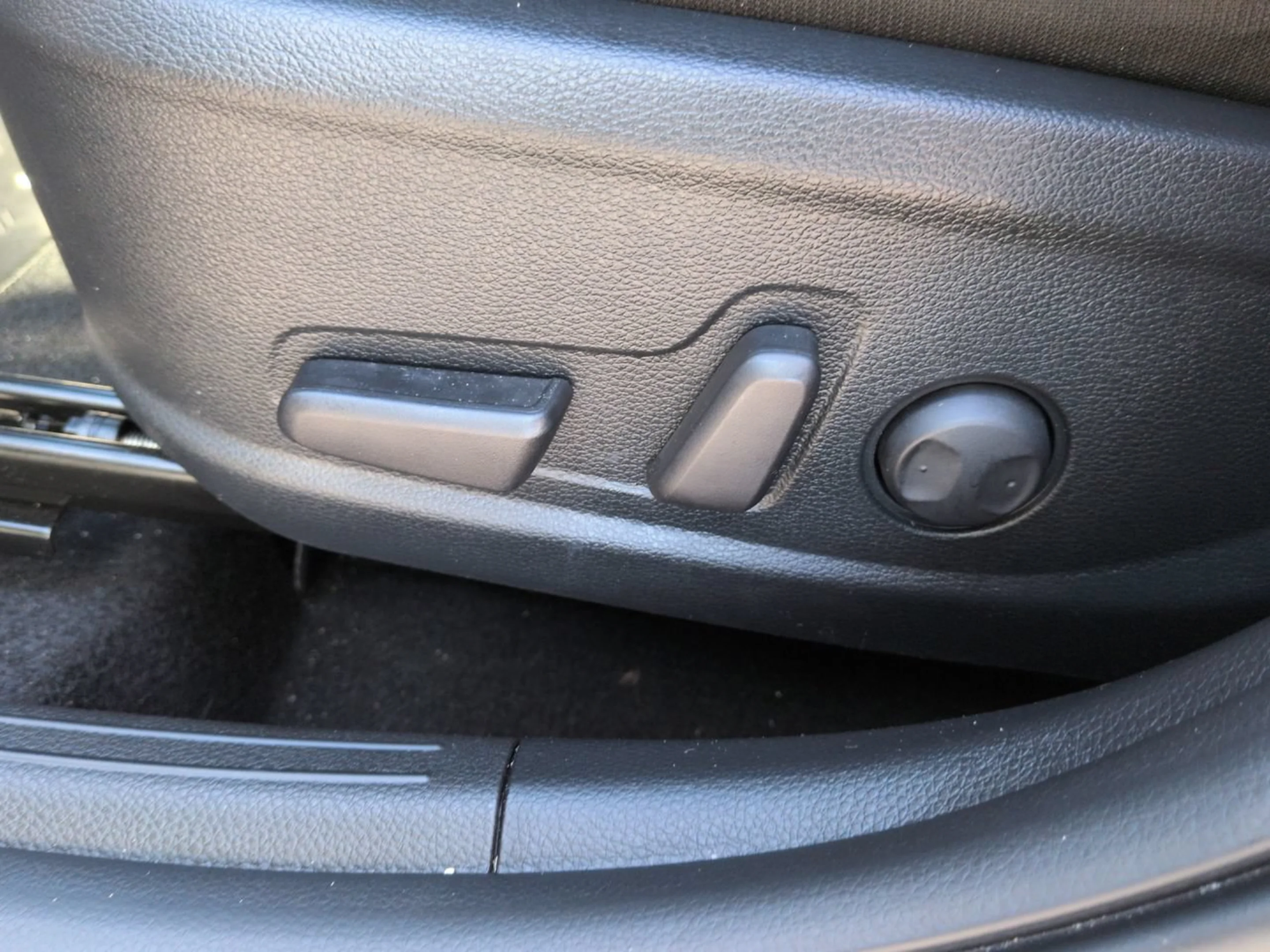 Certified Used 2025 Gravity Gray Kia EX image 18