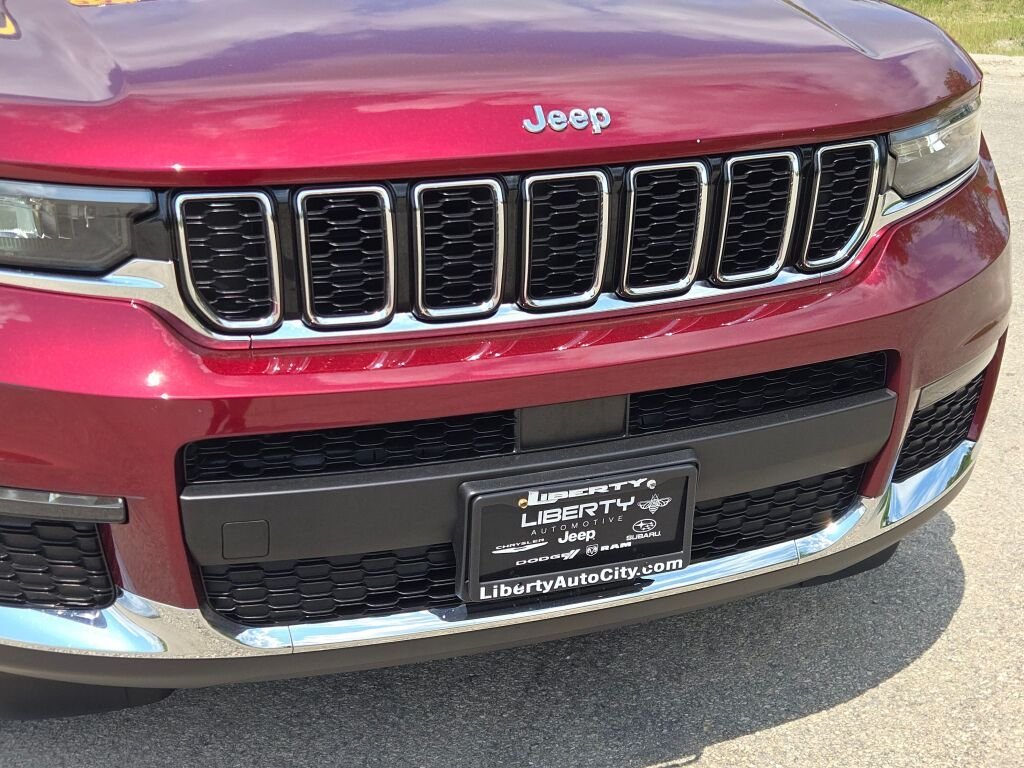 Used 2023 Red Jeep Limited image 5