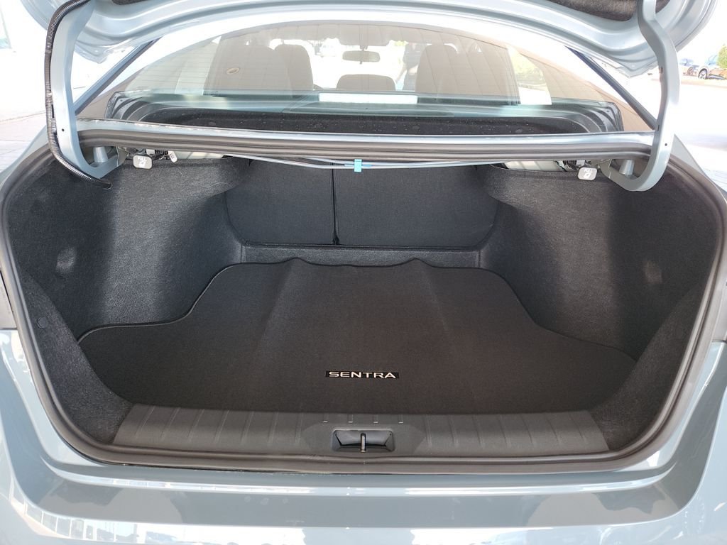 New 2026 Atlantic Gray Metallic Nissan SR image 9