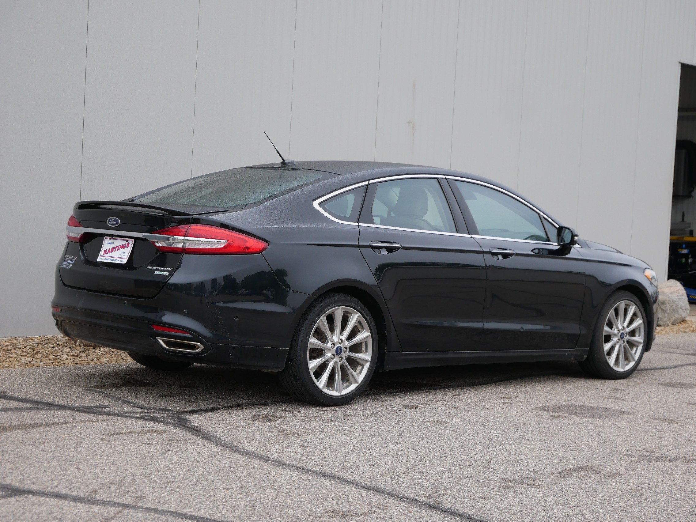 Used 2017 Black Ford Platinum image 5