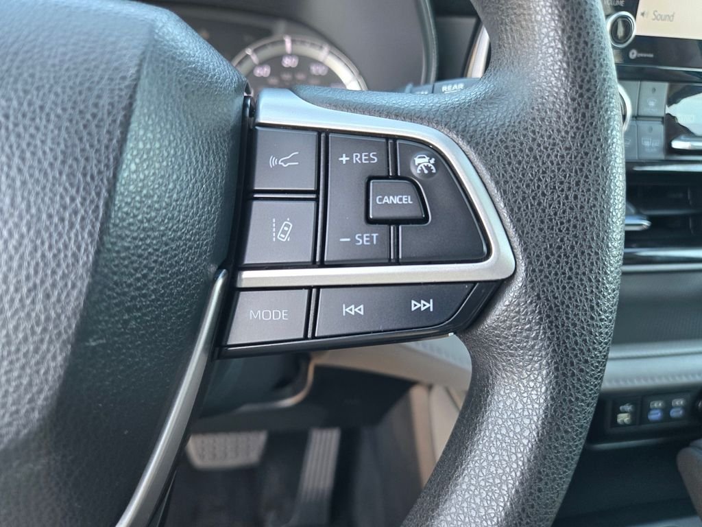 Used 2022 Silver Toyota L image 18