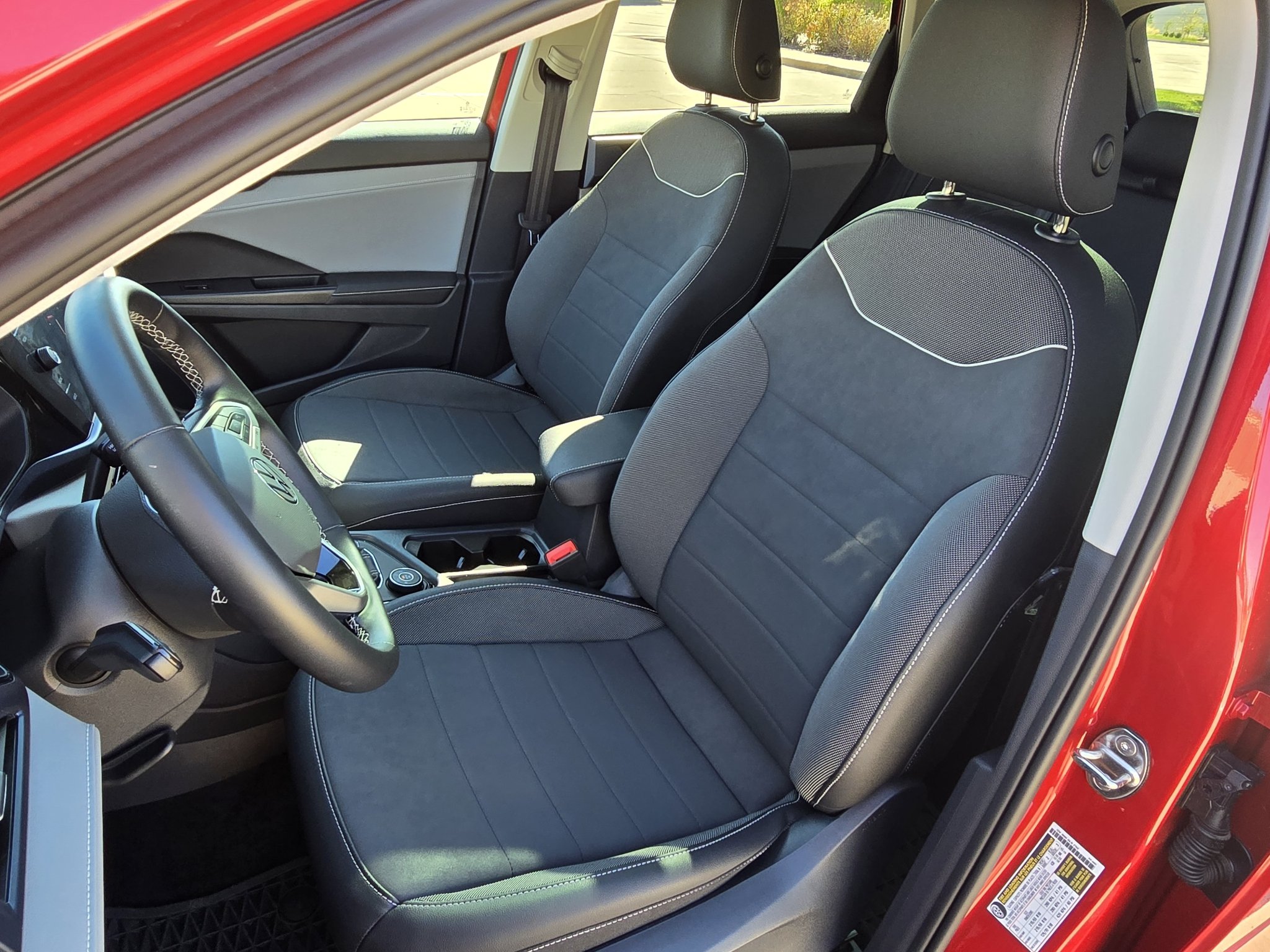 Used 2024 Kings Red Metallic Volkswagen SE image 13
