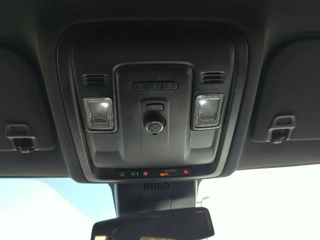 Used 2024 White GMC SLT image 20