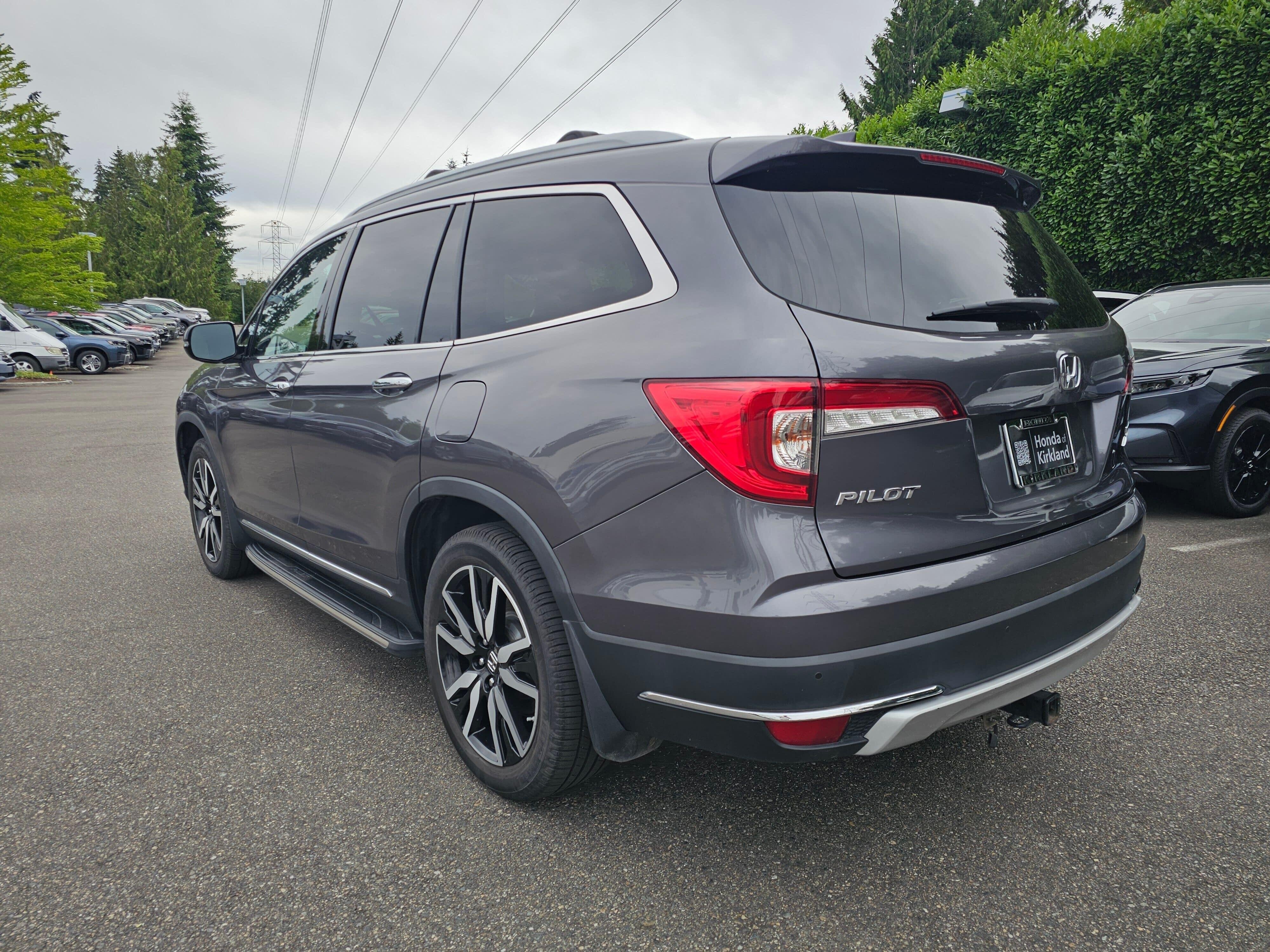 Used 2019 Modern Steel Metallic Honda Touring image 5