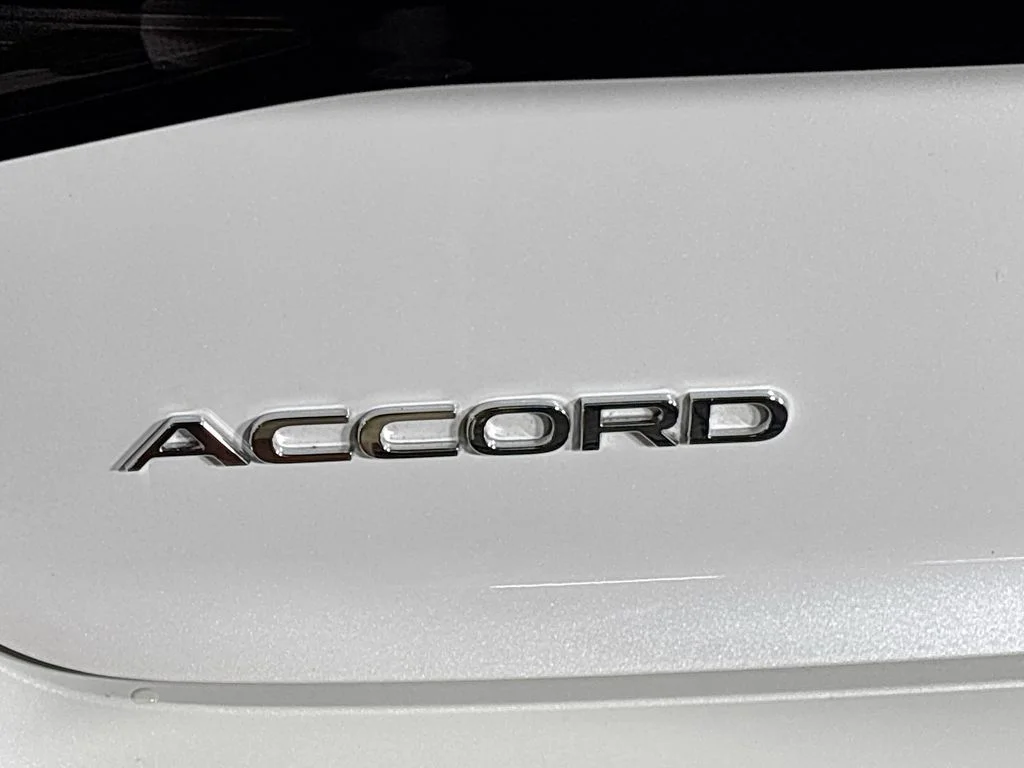 Used 2025 White Honda Touring image 25