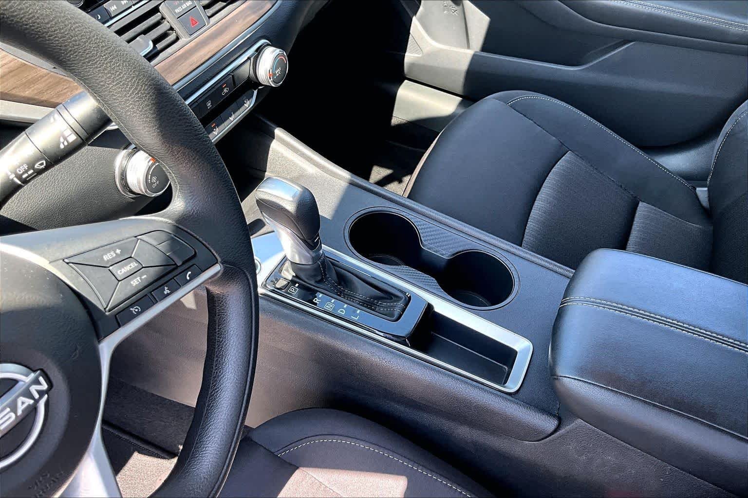 2025 Nissan Altima SV - Photo 17
