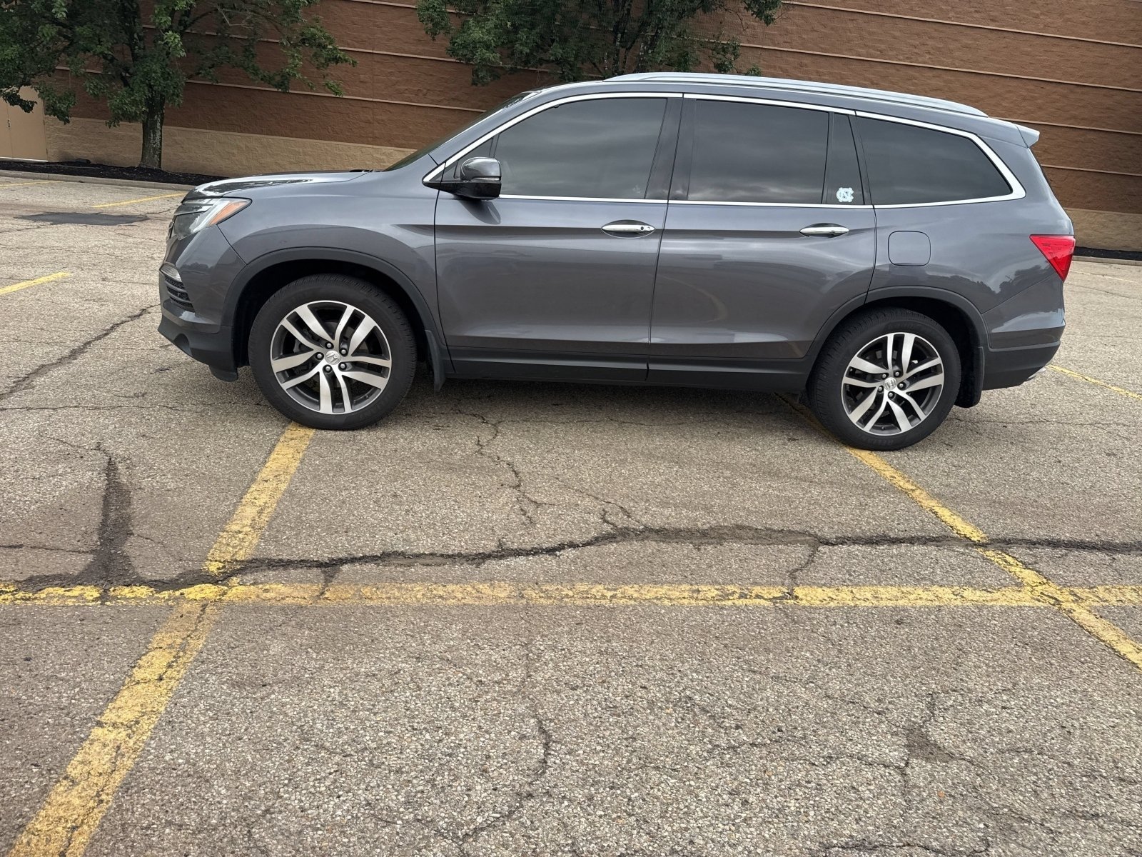Used 2017 Modern Steel Metallic Honda Touring image 36