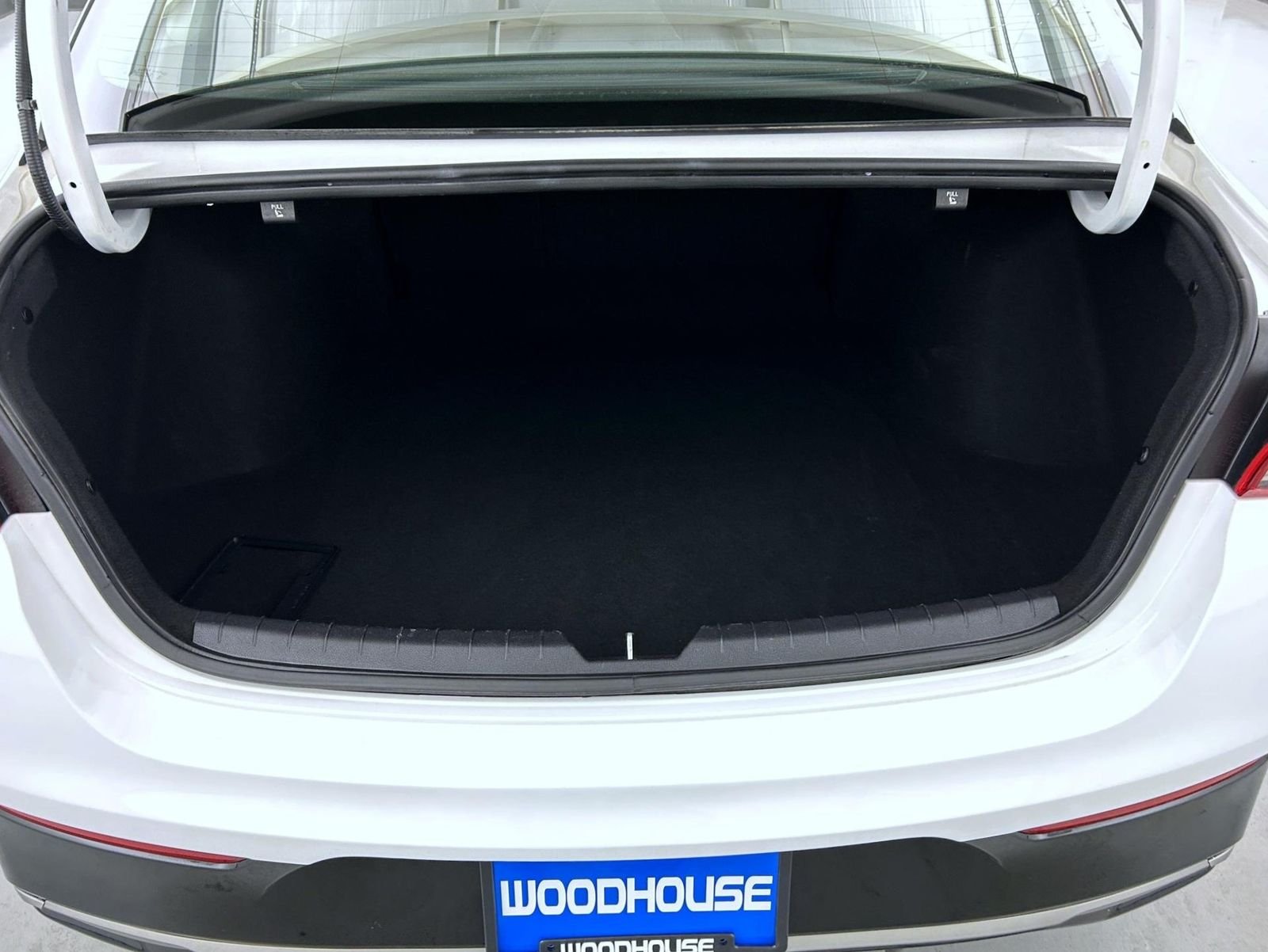 Used 2023 White Kia LXS image 21