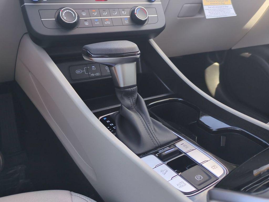 New 2026 White Hyundai SE FWD image 21