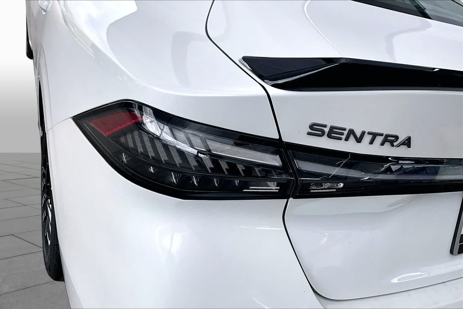 New 2026 Aspen White TriCoat / Super Black Two-tone Nissan SR image 12