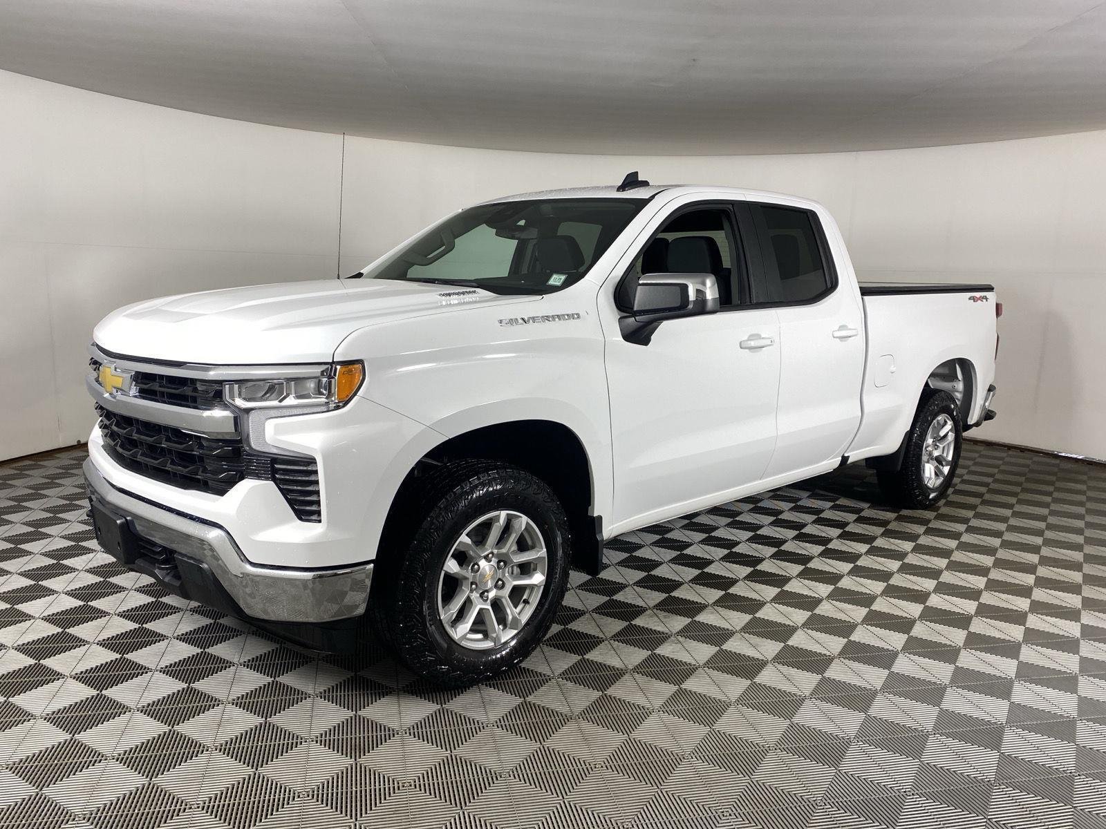 Used 2026 Summit White Chevrolet LT image 6
