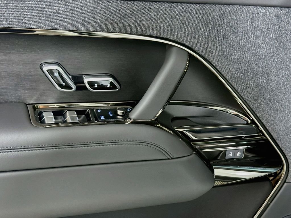 New 2027 Fuji White Land Rover Dynamic SE P400 image 18