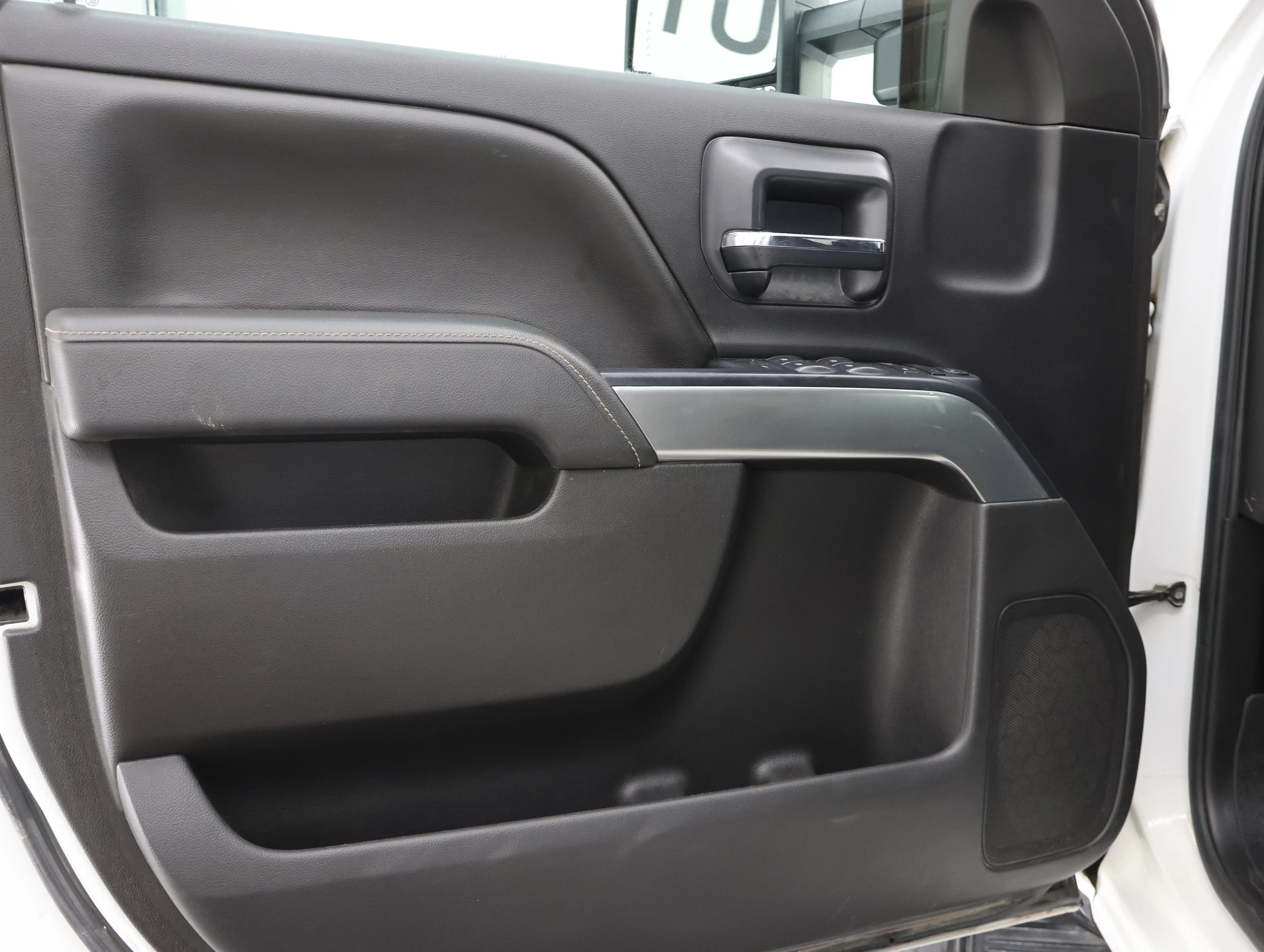 Used 2015 Summit White Chevrolet LT image 34