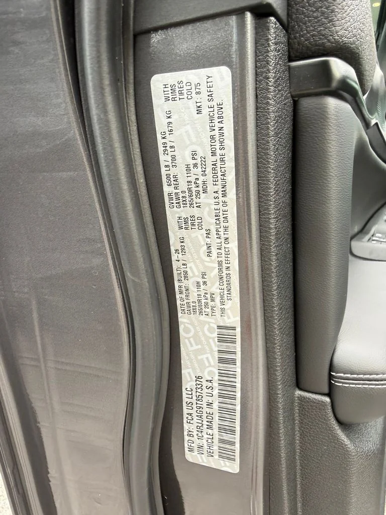 New 2026 Baltic Gray Metallic Clear-Coat Exterior Paint Jeep Laredo image 27