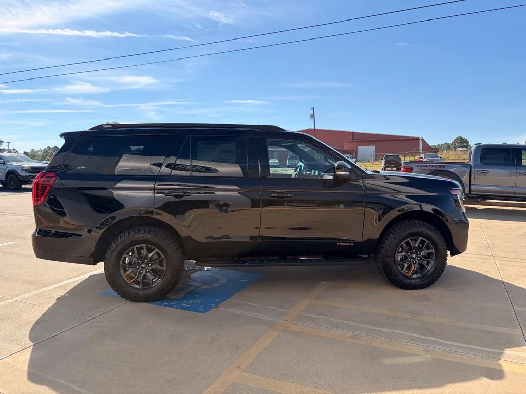 New 2027 Agate Black Metallic Ford Tremor® image 5