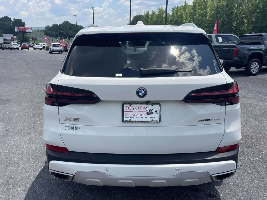 Used 2025 White BMW xDrive50e image 3